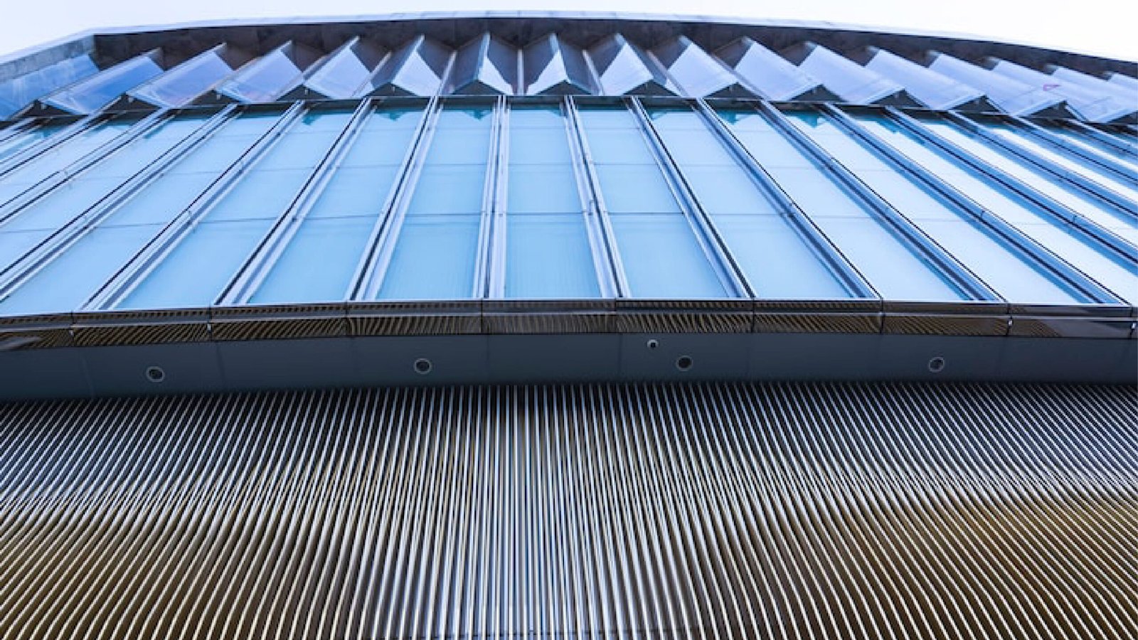 Aplikasi Metal Roofing Industri untuk Pabrik, Gudang, dan Bangunan Komersial