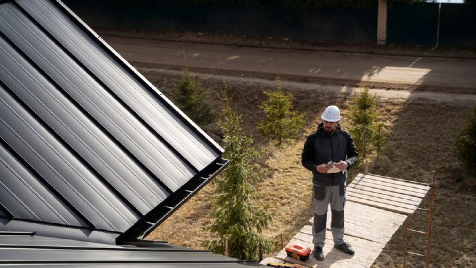 Panduan Lengkap Metal Roofing Sheet: Jenis, Fungsi, dan Aplikasinya